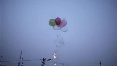 البالونات الحارقة تفجر توتر جديد بين إسرائيل وغزة