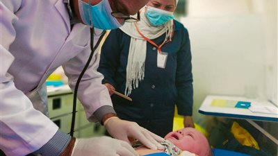 توقيع الكشف الطبي على أكثر من 1900 مواطن بالقافلة الطبية بالشرقية