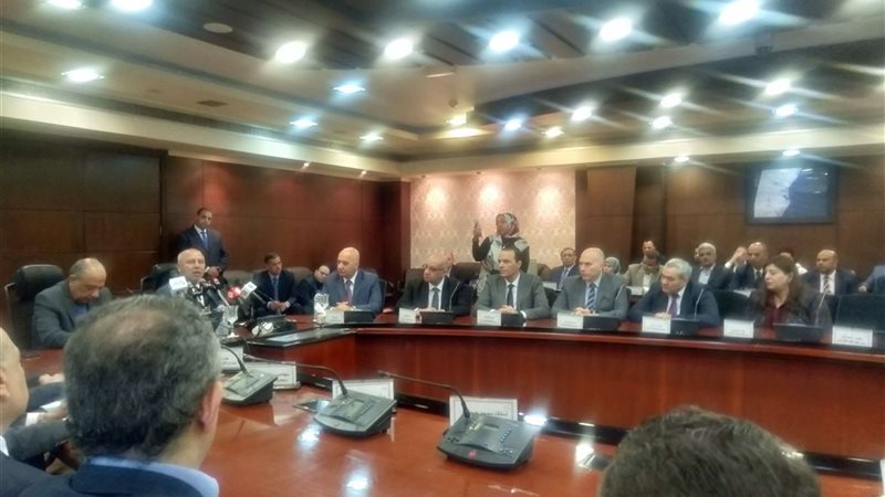 اجتماع الفريق كامل