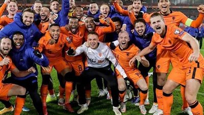 دومفريس يتوج بجائزة أفضل لاعب في مباراة هولندا وأمريكا