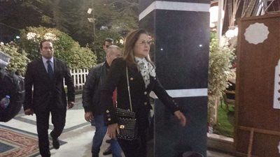 وزيرتا التخطيط والهجرة تشاركان في عزاء والدة زوجة معيط