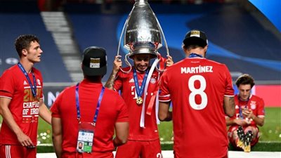 شاهد.. أغرب احتفال بكأس التشامبيونزليج لنجم بايرن ميونخ