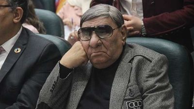 ربنا يصبر أهله وأحبابه.. فيفي عبده تنعى الإعلامي الراحل مفيد فوزي