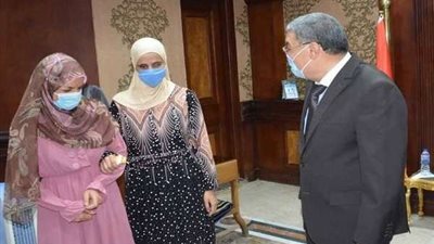 محافظ المنيا يستقبل أول كفيفة رئيسًا لقسم ذوي الإحتياجات الخاصة بمكتبة مصر العامة