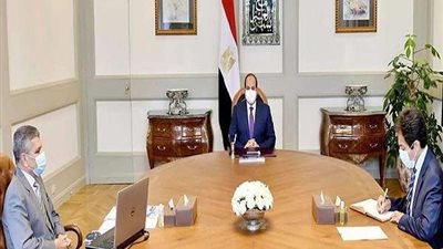 السيسي يتابع تطورات نشاط هيئة قناة السويس ومشروعاتها المختلفة