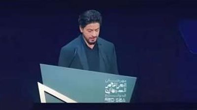 شاهد كيف غازل شاروخان يسرا في مهرجان البحر الأحمر