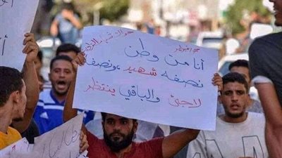 متظاهري طرابلس يهتفون 