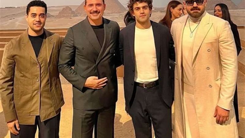 النجوم في عرض أزياء