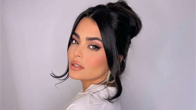 أسماء جلال تنشر صورة من كواليس 