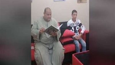 شاهد طفل يحفظ القرآن الكريم بـ 