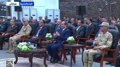 الرئيس السيسى: بنعمل تطوير عمرانى ولا نخلى منطقة دون تعويض أهلها