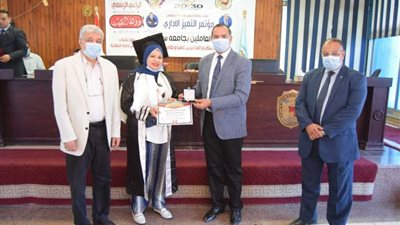 جامعة سوهاج تكرم ١٥ موظفًا من الحاصلين على الدكتوراه والماجستير
