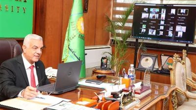 رئيس جامعة المنوفية  يجتمع أونلاين بمجلس شئون خدمة المجتمع ويهنئ النائب الجديد