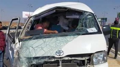 إصابة 5  أشخاص فى حادث انقلاب ميكروباص على الطريق الصحراوى الغربى