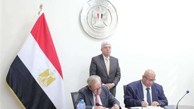 وزير التعليم العالي  يشهد توقيع اتفاقية تعاون بين جامعتي القاهرة وستراثكلايد البريطانية