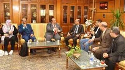 رئيس جامعة أسيوط يستقبل وفد وزارة التخطيط لمتابعة المشروعات الكبرى