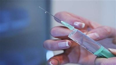 قرار عاجل بشأن فيديو حقنة الرضيع معصوب العين