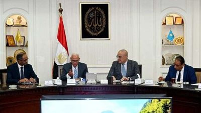 وزير الإسكان يعقد اجتماعا موسعا لمتابعة موقف المشروعات المختلفة