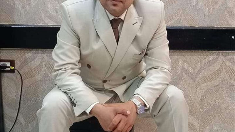 الطبيب الصيدلي إسماعيل