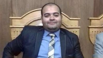 في حالة من الحزن والأسى بين أسرته وأصدقائه ..  تشييع جثمان المحامي بنداري حمدي