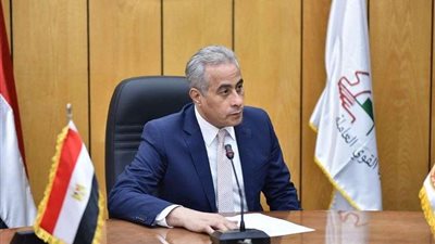 وزير القوى العاملة يشكل لجنة لمتابعة مدى تنفيذ المنشآت لتعيين نسبة الـ5%