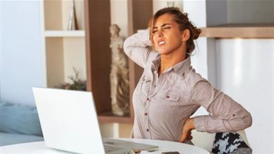 أبرزها كثرة الجلوس والسهر ليلا.. عادات يومية خاطئة تضر صحة الإنسان