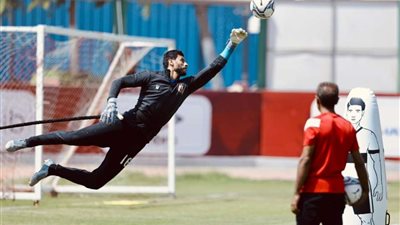 بديل قوي لمحمد الشناوي.. الأهلي يفاضل بين 3 حراس