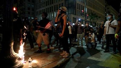 حشد غاضب يهاجم السيناتور الأمريكى راند بول قرب البيت الأبيض