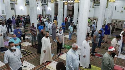 بعد غياب 5 شهور.. توافد الأهالي على المساجد لأداء صلاة الجمعة بالشرقية