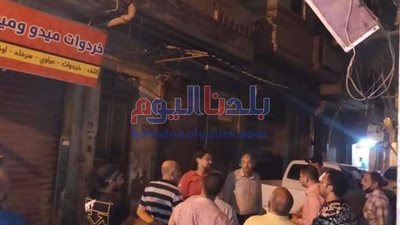 انهيار بلكونة عقار قديم بالمحلة