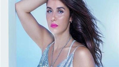 غادة عادل تروج لمسرحيتها الجديدة 