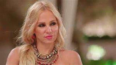 صورة صادمة لـ شيرين رضا تثير الجدل | شاهد