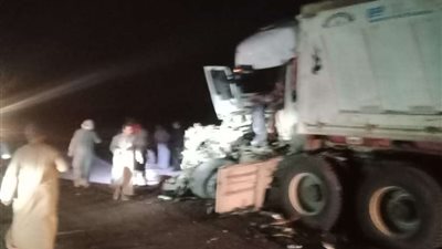 الدفع بـ 7 سيارات إسعاف إثر تصادم سيارة نقل مع أتوبيس في قنا