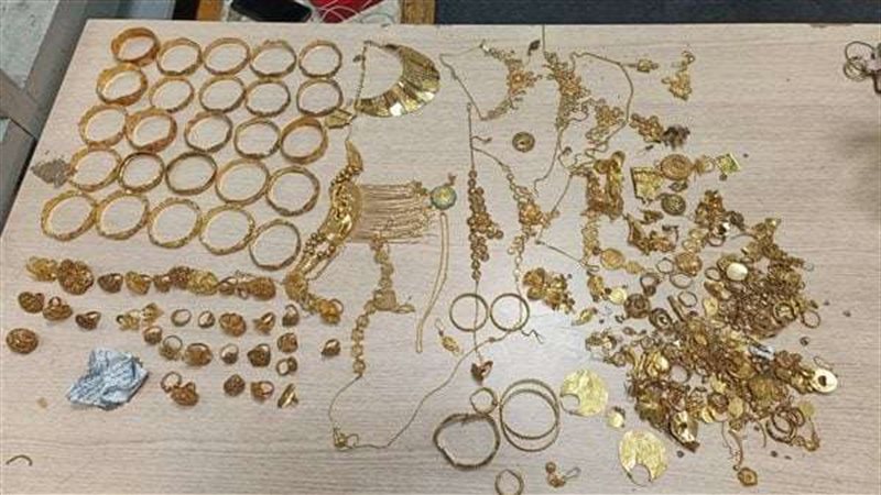 مشغولات ذهبية مخبأة