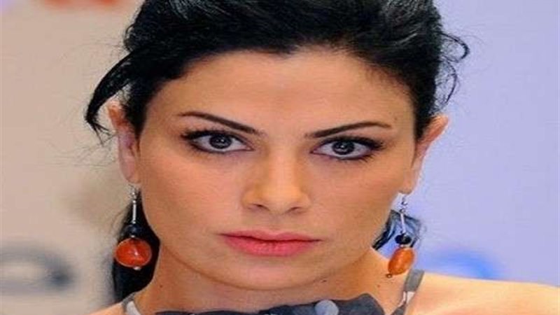 الفنانة صبا مبارك