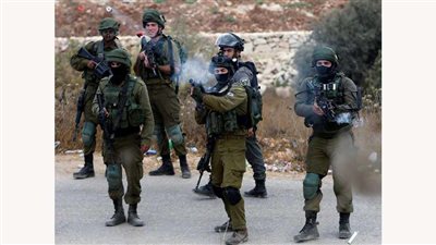 إصابة 8 فلسطينيين بالرصاص الحي والمطاطي في مواجهات مع الاحتلال الإسرائيلى بالضفة الغربية