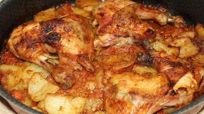 بطعم شهي ولذيذ.. حضري صينية البطاطس بالدجاج في البيت بمكونات بسيطة