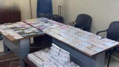 إحباط محاولة «أجنبي» تهريب هواتف وساعات ذكية بقيمة 13 مليون جنيه