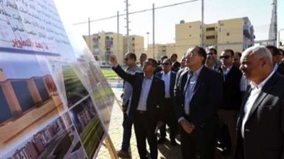 رئيس الوزراء يتفقد مساكن مدينة التوفيقية بالسويس