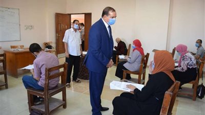 357 طالب يؤدون امتحانات الدراسات العليا  بآداب سوهاج