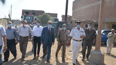 محافظ القليوبية يقود حملة لإزالة المباني المخالفة بالقناطر وبنها