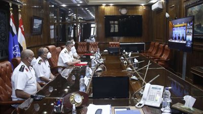 القوات البحرية  توقع عقد إنشاء محطة تداول حاويات بميناء أبو قير البحرى