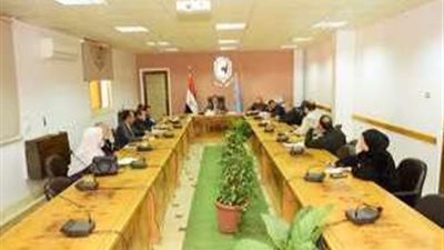 جامعة سوهاج تناقش إجراءات مشاركة الجامعات المصرية بمشروع التأمين الصحي الشامل