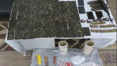 خلال تبادل إطلاق النار.. مصرع عنصر إجرامي وإصابة زوجته وضبط آخرين بالدقهلية