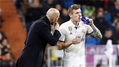 كروس يكشف عن مكاسب ومصلحة ريال مدريد من رحيل ميسي