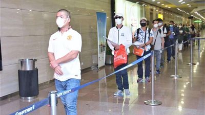 المطارات تفحص شهادات تحليل PCR  للركاب