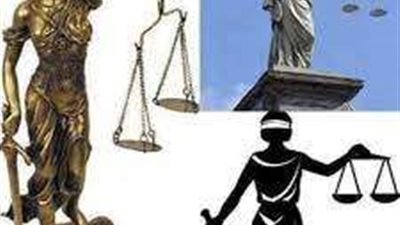 لماذا يرمز للعدالة امرأة معصوبة العينين وليس رجل ؟..اعرف التفاصيل