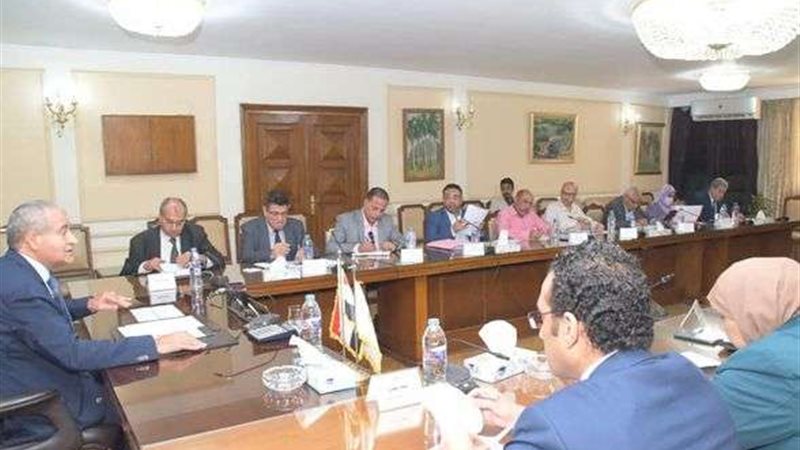 وزير التموين خلال