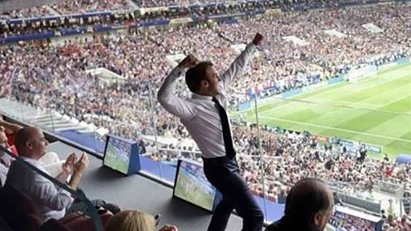 ماكرون في مباراة