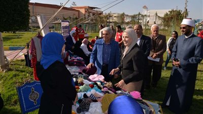 إنشطة ترفيهية ومسابقات ثقافية ضمن مبادرة الحياة أمل لكبار السن بالإسماعيلية